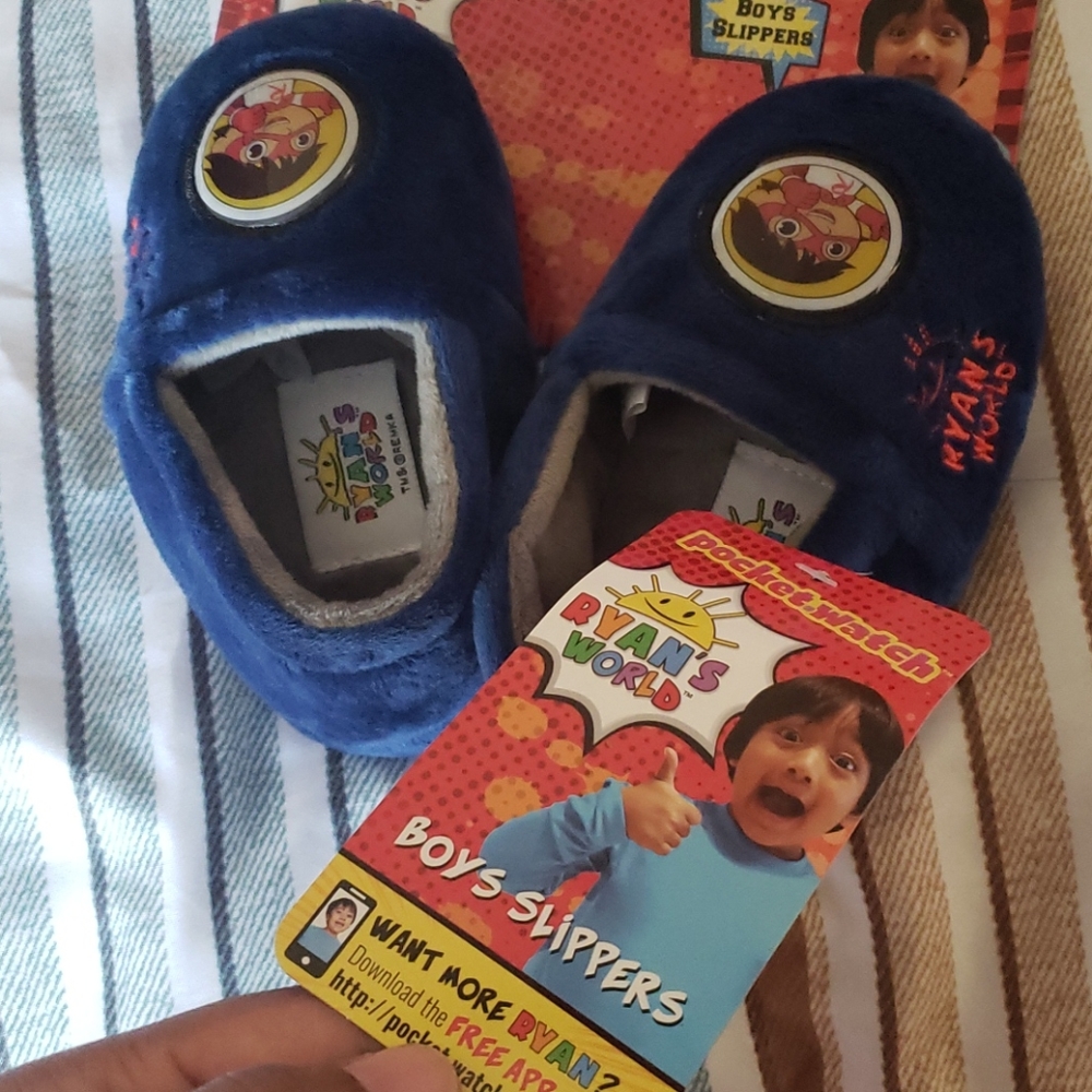Ryan's World Slippers - Picture 2 of 4